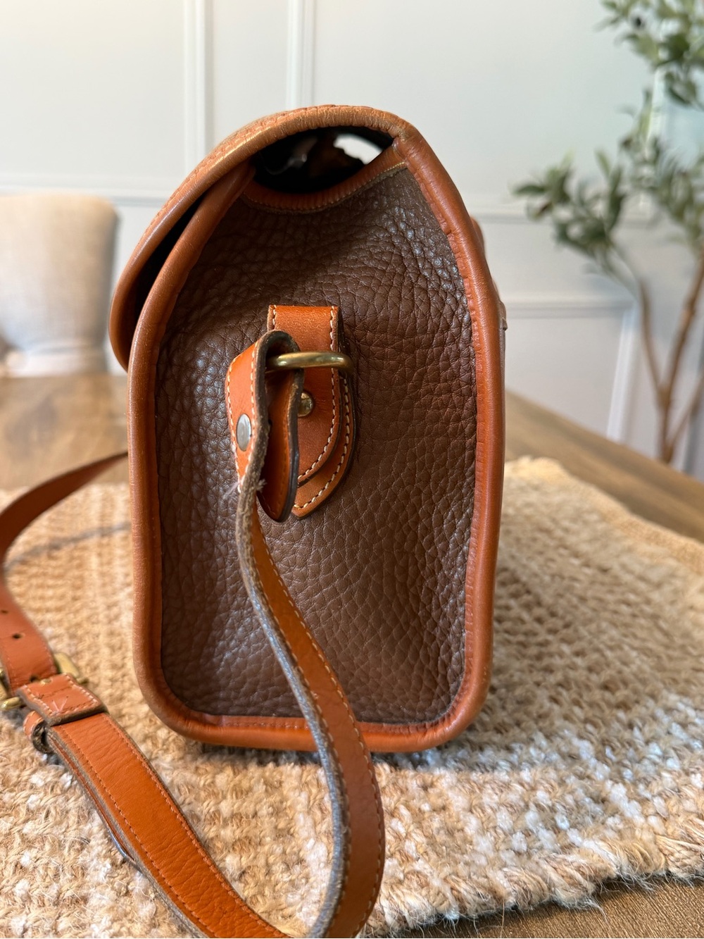 Vintage Dooney & Bourke All Weather Leather Essex Shoulder/Crossbody Bag - Picture 2 of 10